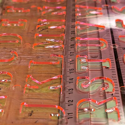 Schablone mit Buchstaben