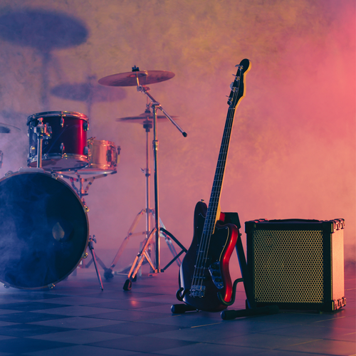 Symbolbild fuer Bandkurs im Kreativ-Haus mit typischen Bandinstrumenten