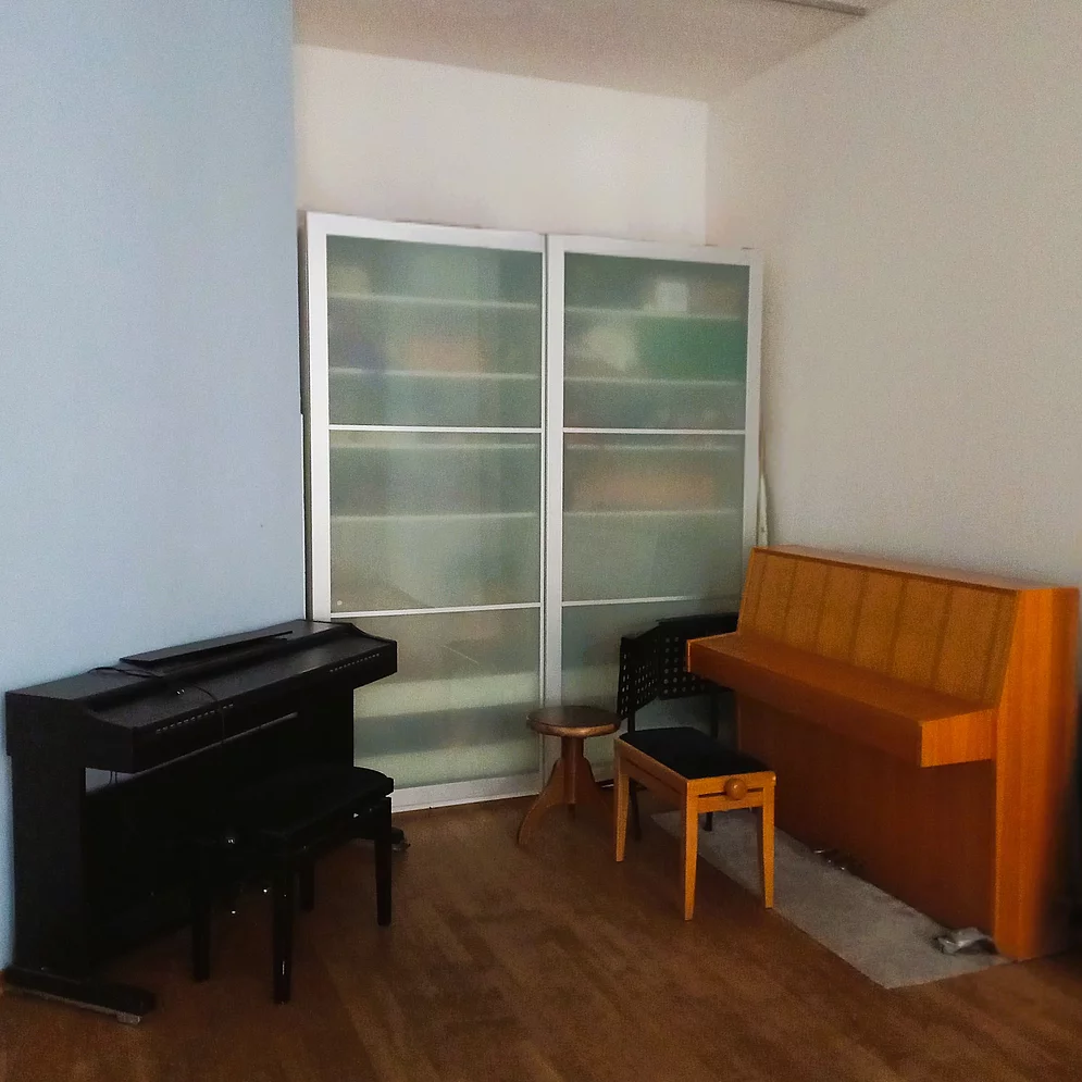 Kreativ-Haus Mehrzweckraum 3 Bereich mit 2 Klavieren