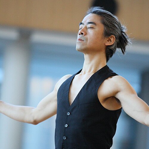 Portraitbild Tsutomu Ozeki Dozent Kreativ-Haus