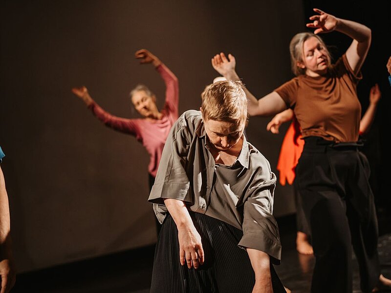 Tänzerinnen im Scheinwerferlicht