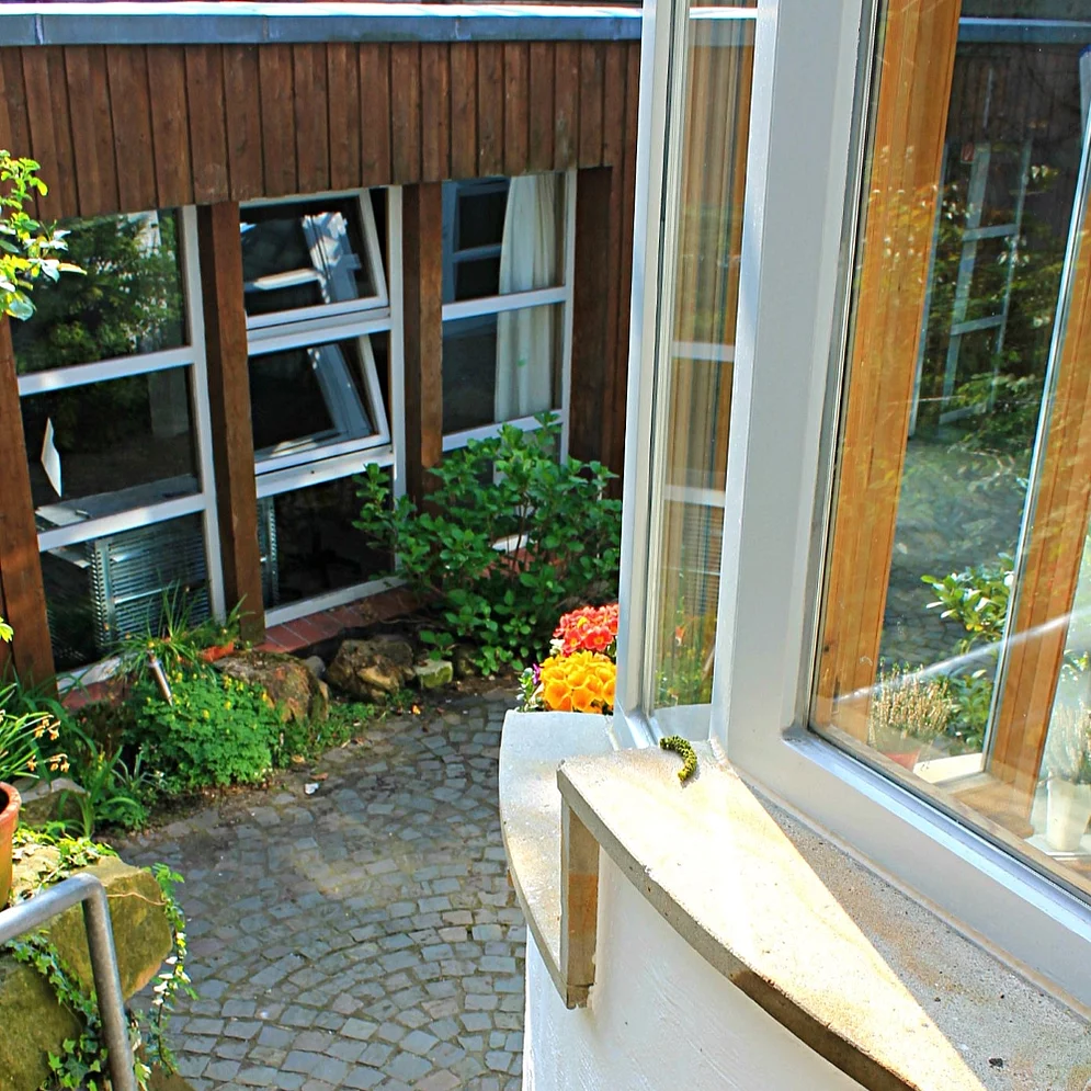 Kreativ-Haus Hofgarten mit Blick auf Hofwerkstatt