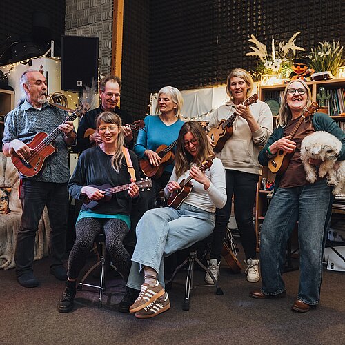 Ukulele-Ensemble im Kreativ-Haus