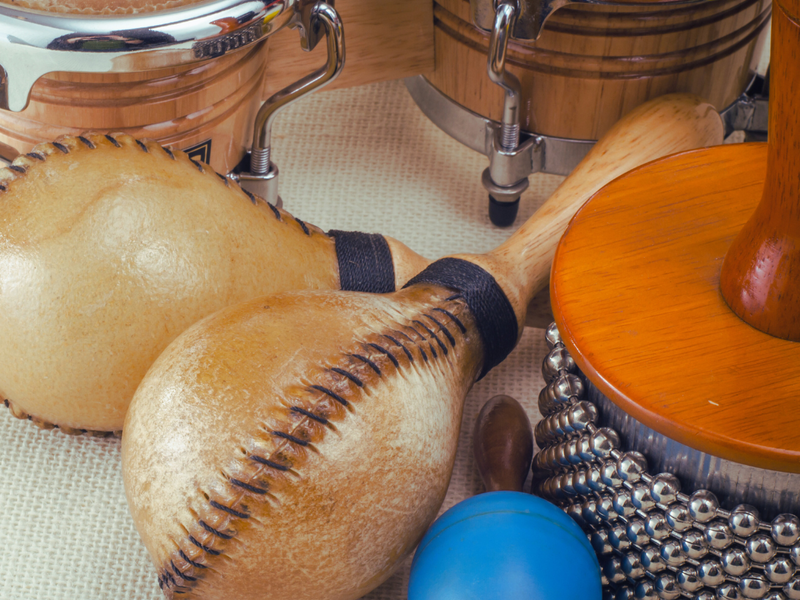 Verschiedene Percussioninstrumente im Kreativ-Haus