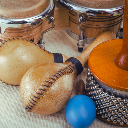 Verschiedene Percussioninstrumente im Kreativ-Haus