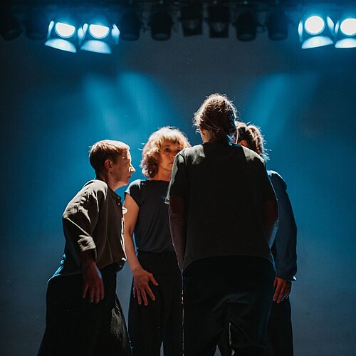 Tänzerinnen im Scheinwerferlicht