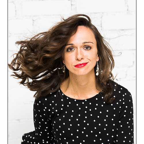 Die Kabarettistin und Musikerin Anna Piechotta im Kreativ-Haus