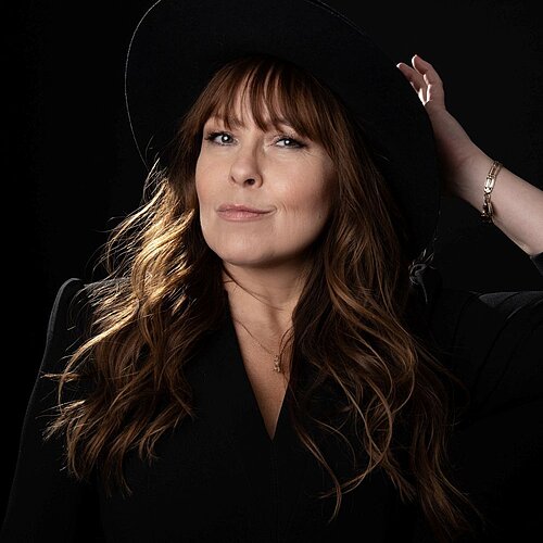 Kabarettistin Katie Freudenschuss im Kreativ-Haus