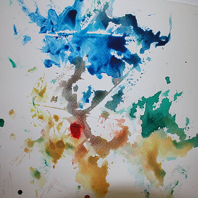 Aquarellfarbe auf Papier in der Jugendkunstschule im Kreativ-Haus