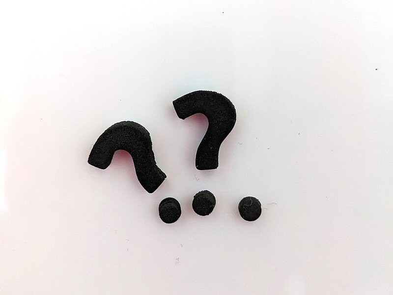 Zwei Fragezeichen