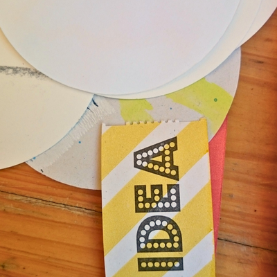 Zettel mit Auschrift Idea