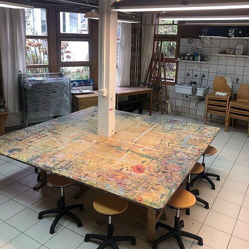 Kreativ-Haus Hofwerkstatt mit Werktisch